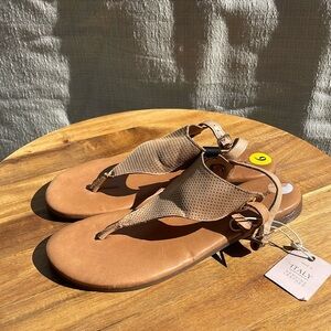 Sophia Milano Women's Shoes Sandals Flip Flops Tan Nubuck Size 9